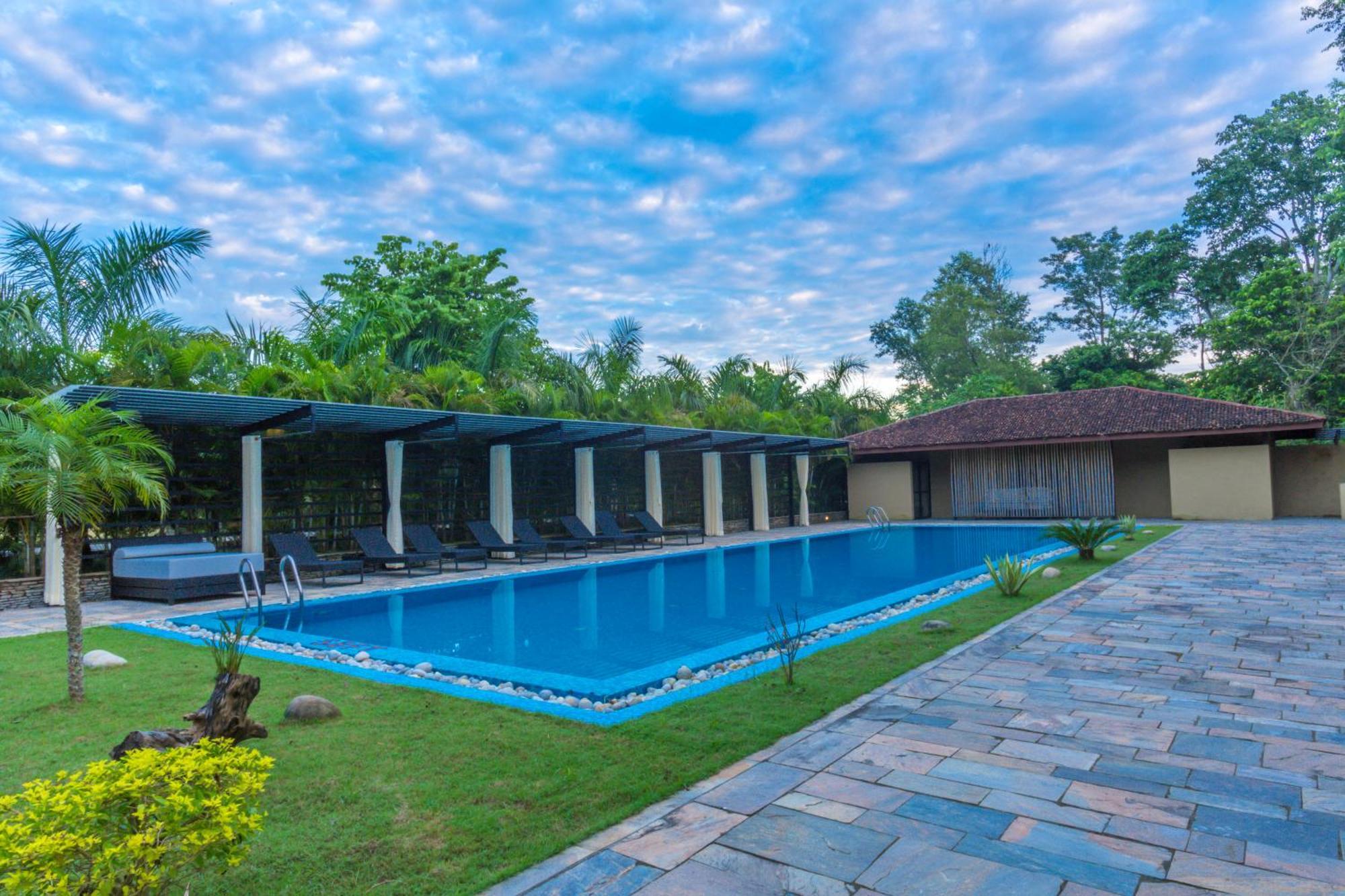 Hotel Kasara Chitwan Patlahara Zewnętrze zdjęcie